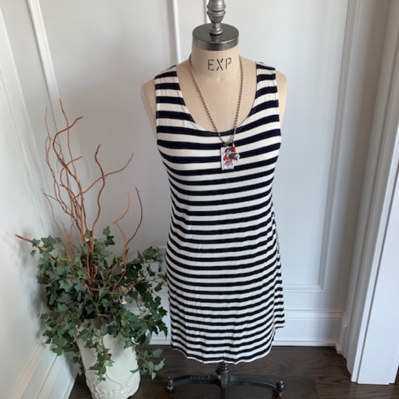 Olivia Rae Dresses & Skirts - Olivia Rae NWTWomen's Navy/Wh Striped Knit Dress